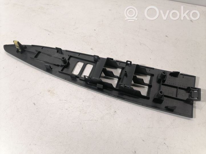 Toyota Avensis T270 Support bouton lève vitre porte avant 7423205260