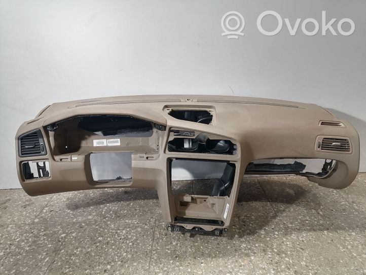 Volvo V70 Panelė 8686538