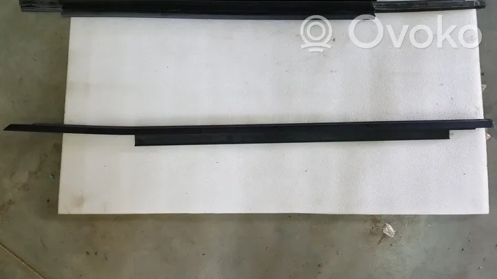 Audi A5 8T 8F Front door glass trim molding 8R0837477