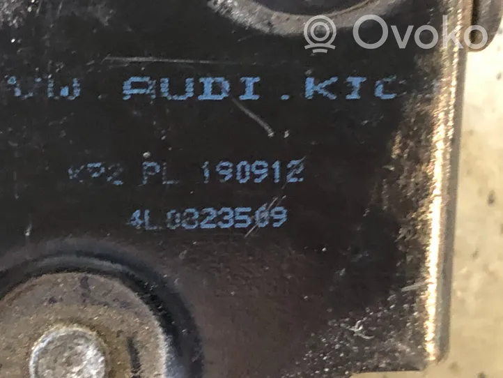 Audi Q7 4L Dzinēja pārsega slēdzene 4L0823509