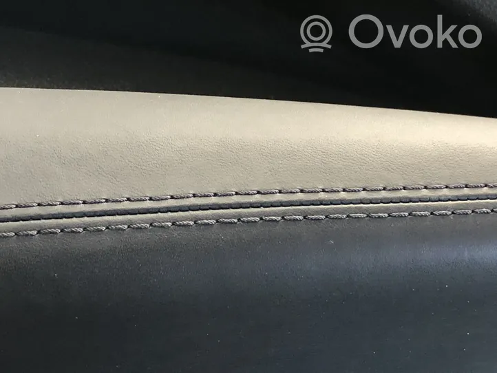 Audi Q5 SQ5 Takaoven verhoilu 