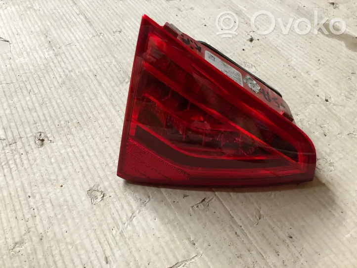 Audi A5 8T 8F Lampy tylnej klapy bagażnika 8T0945093