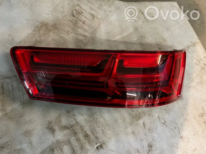 Audi Q7 4M Lampa tylna 4M0945094