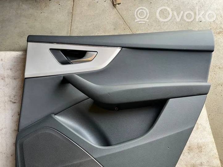 Audi Q7 4M Takaoven verhoilu 4M0863068