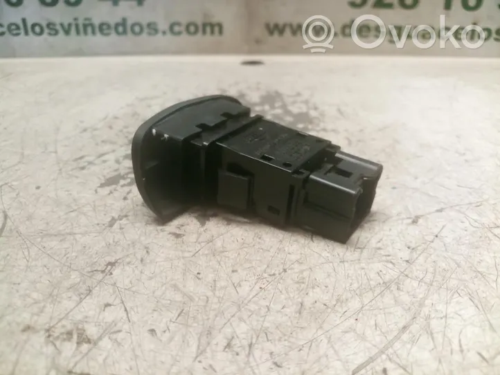 Nissan Primera Botón interruptor de luz de peligro 06016