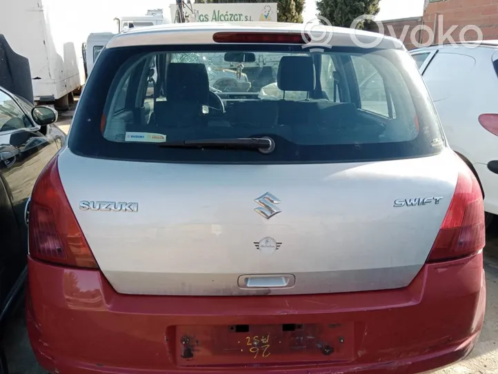 Suzuki Swift Takaluukun/tavaratilan kansi 