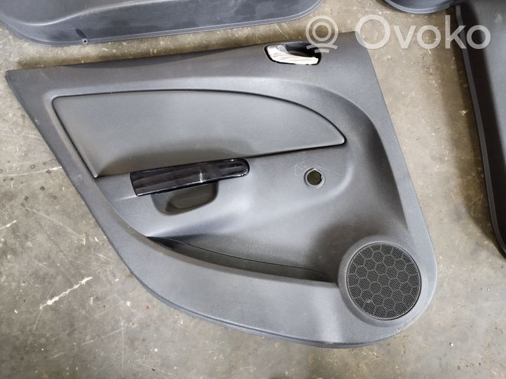 Opel Corsa D Set di rivestimento del pannello della portiera 
