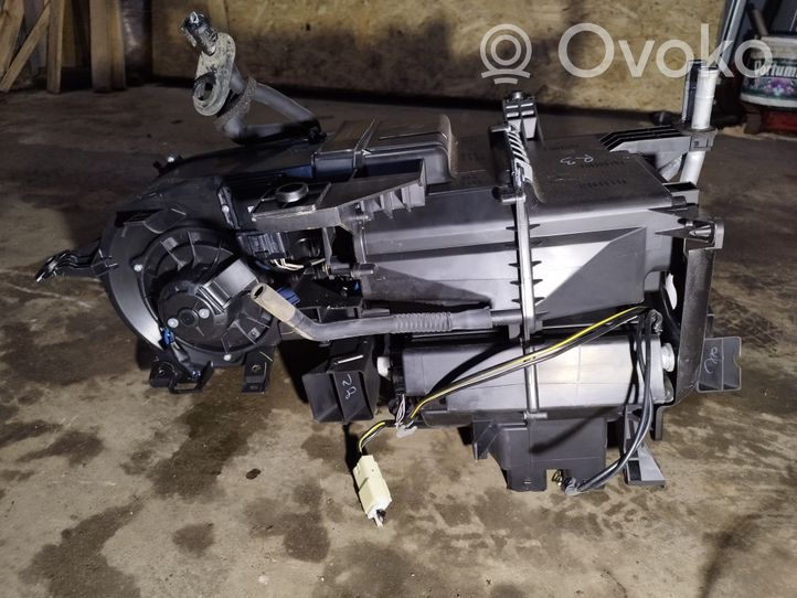 Toyota Corolla Verso AR10 Salono oro mazgo komplektas 870100F081