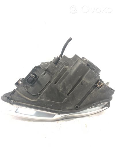 Audi A4 S4 B7 8E 8H Lampa przednia 8E0941004AM