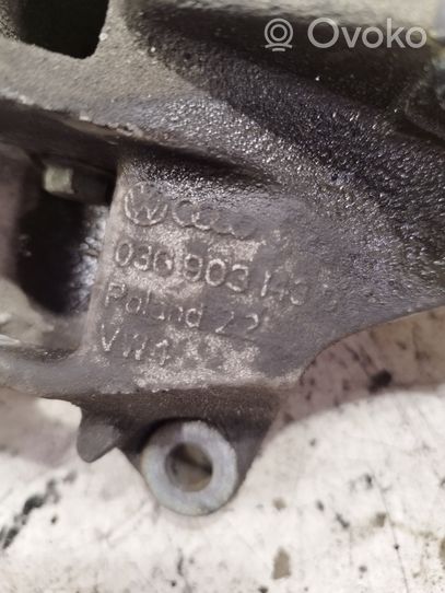 Audi A6 S6 C6 4F Staffa di montaggio del compressore dell’A/C 03G903143