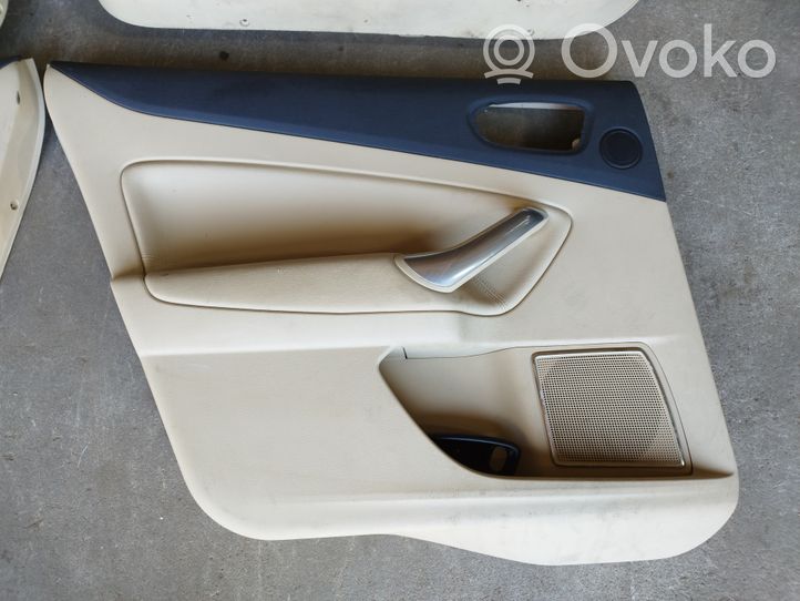 Ford Mondeo MK IV Set di rivestimento del pannello della portiera 