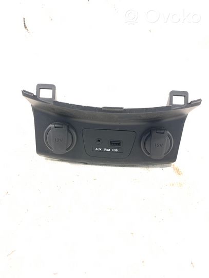 Hyundai i30 Connettore plug in AUX 96120A5000