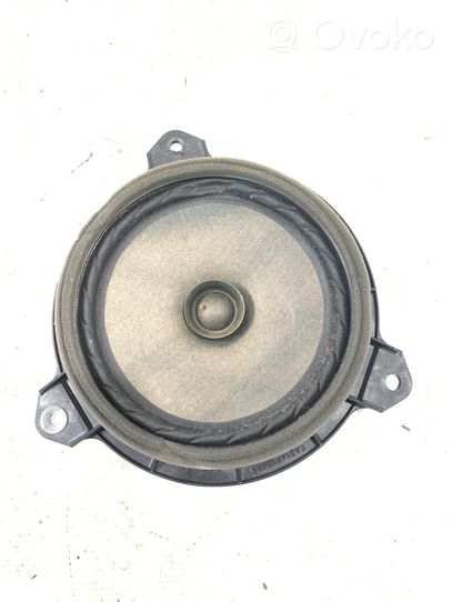 Toyota Yaris Garsiakalbis (-iai) galinėse duryse 1011582