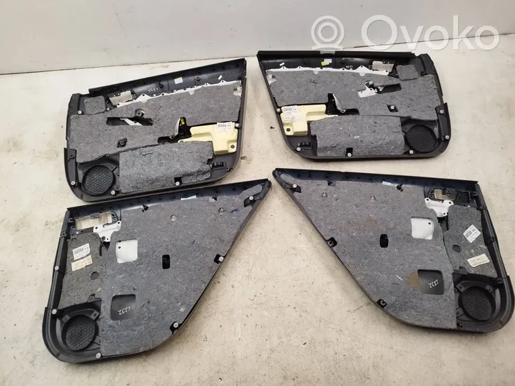 Toyota Avensis T250 Set di rivestimento del pannello della portiera 