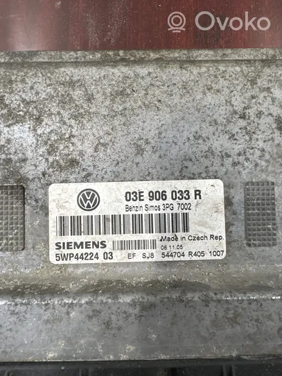 Volkswagen Polo IV 9N3 Centralina/modulo del motore 03E906033R