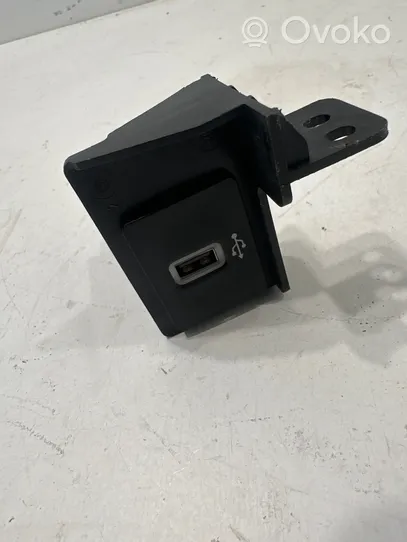 Ford Turneo Courier Connecteur/prise USB JK2T14F014AC
