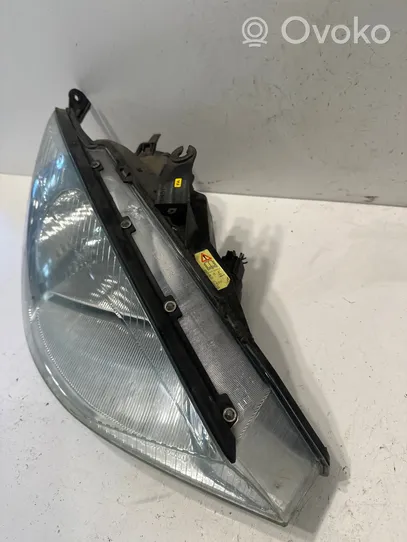 Ford Focus Lampa przednia 