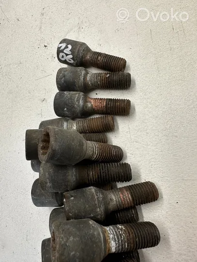 BMW 3 E90 E91 Nuts/bolts 96422253A0