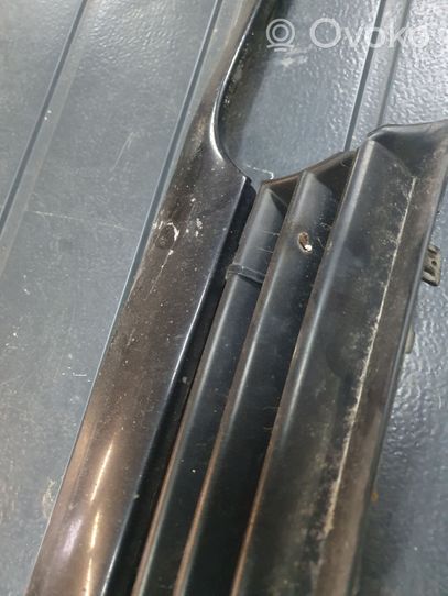 Volkswagen Golf III Maskownica / Grill / Atrapa górna chłodnicy 