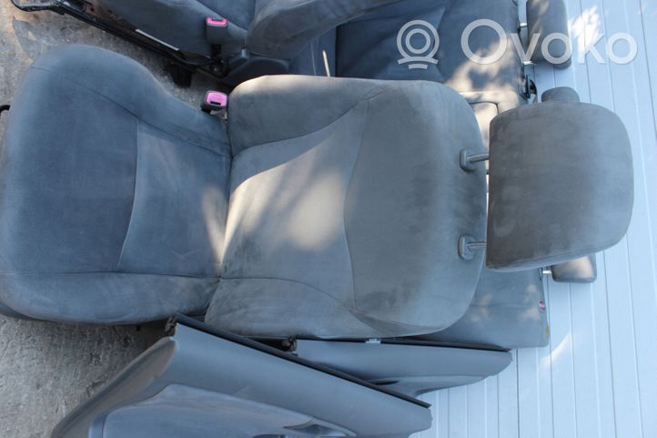 Toyota Prius (XW30) Istuimien ja ovien verhoilusarja 