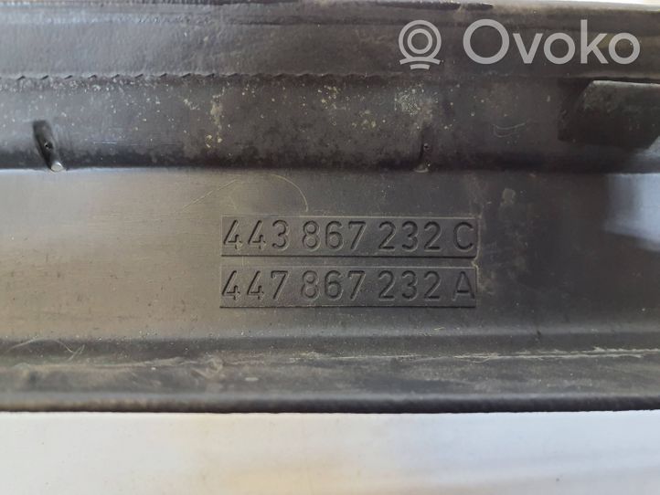 Audi V8 Kita salono detalė 443867231C