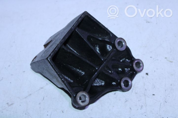 Hyundai Bayon Supporto di montaggio scatola del cambio D326260