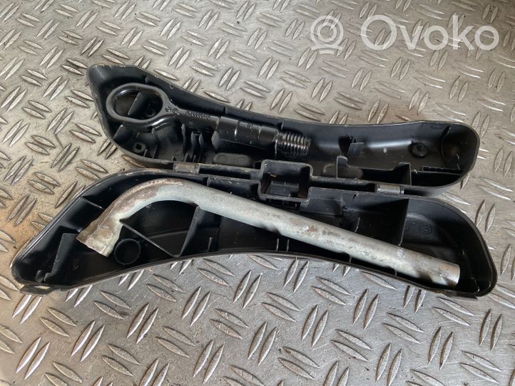 Seat Exeo (3R) Työkalupakki 8E0012111A