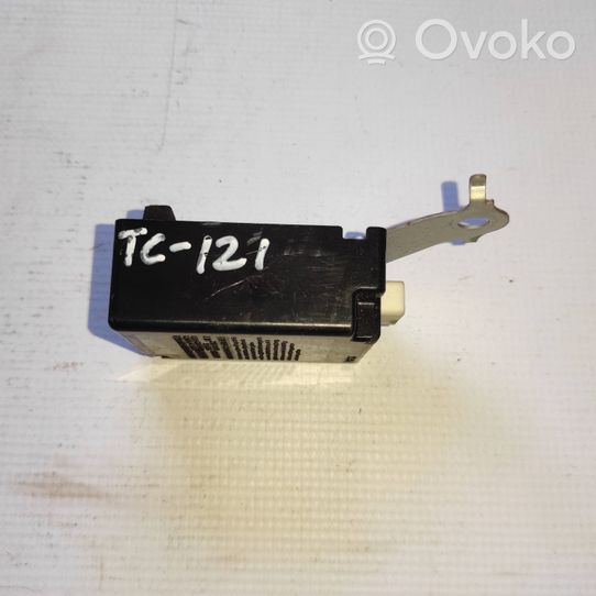 Toyota Camry Oven keskuslukituksen ohjausyksikön moduuli 8974106020