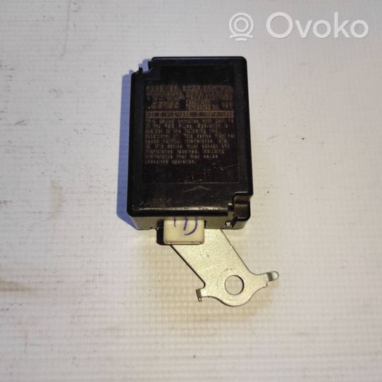 Toyota Camry Oven keskuslukituksen ohjausyksikön moduuli 8974106020