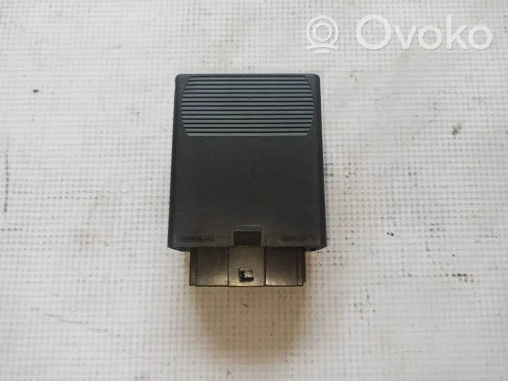 Mercedes-Benz Vito Viano W638 Coolant fan relay 0165452432