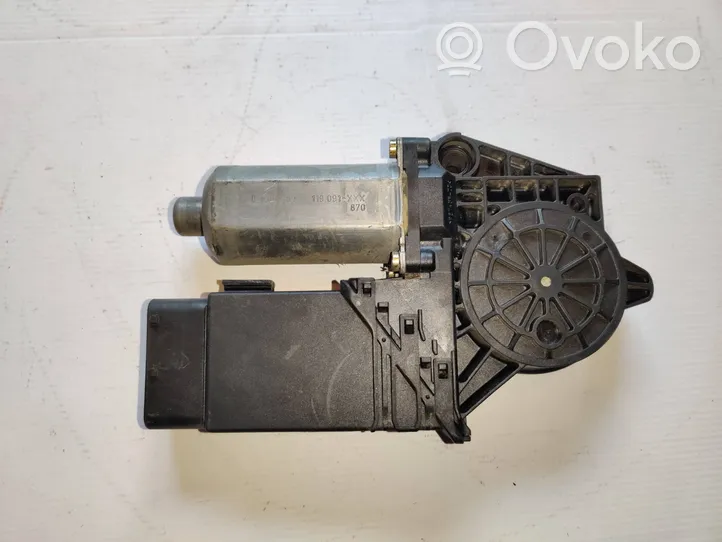 Volkswagen PASSAT B5 Front door window regulator motor 9776101430202