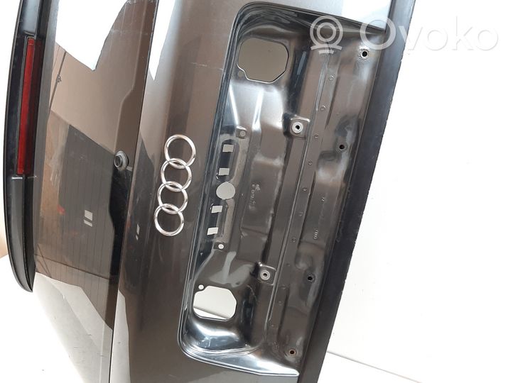 Audi RS6 C5 Takaluukun/tavaratilan kansi 
