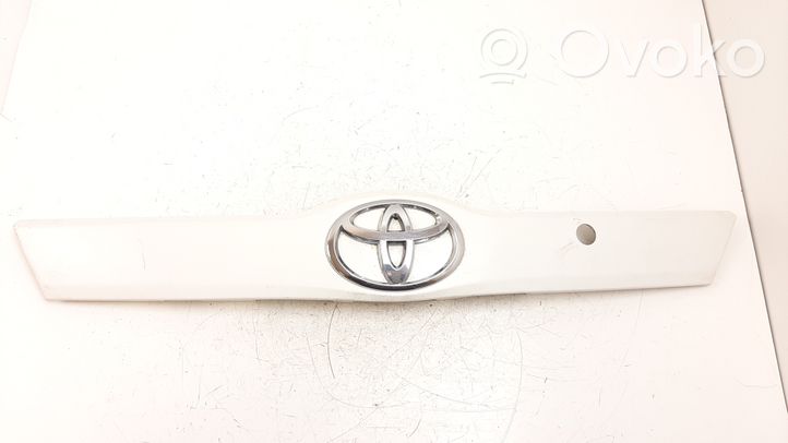 Toyota Verso-S Takaluukun rekisterikilven valon palkki 7680152200