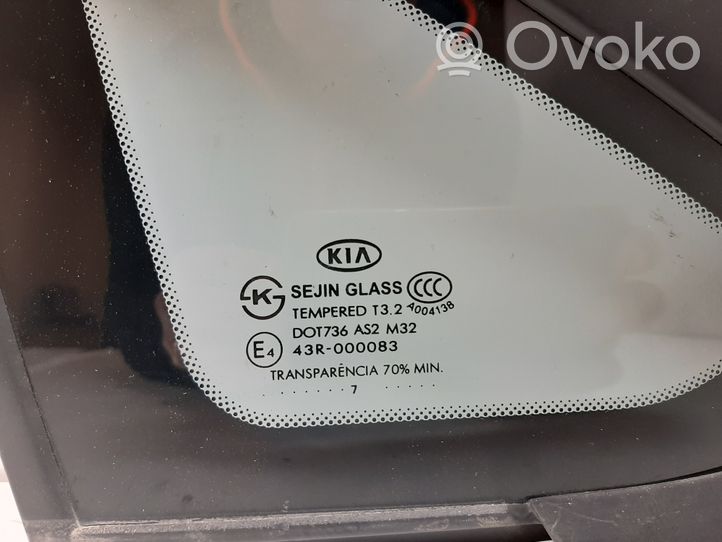 KIA Carens II Fenêtre triangulaire avant / vitre 43R000083