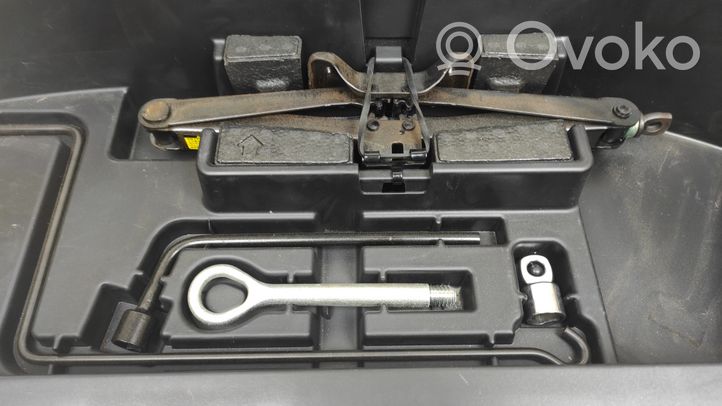 Lexus RX 330 - 350 - 400H Boîte à outils 