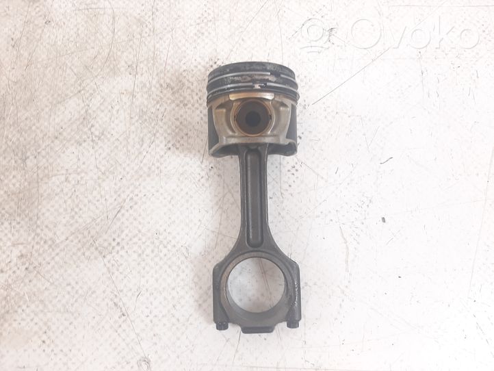 KIA Carens II Piston avec bielle 