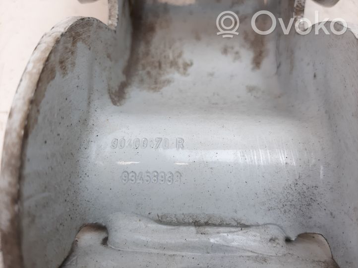 Opel Vivaro Zawias górny drzwi tylnych samochodów dostawczych 904006707R