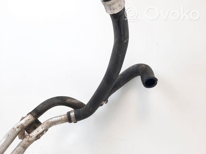 Opel Vivaro Tubo flessibile del liquido di raffreddamento del motore 