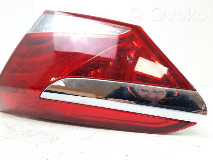 Hyundai i40 Lampy tylnej klapy bagażnika 924043Z001