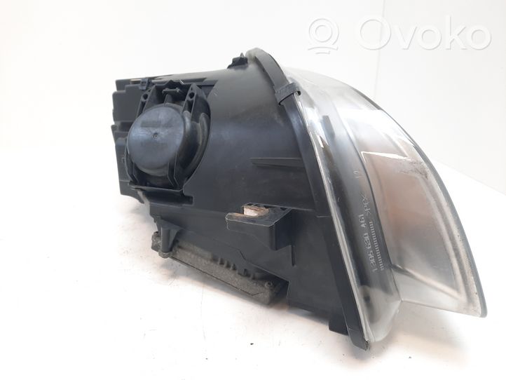 Audi A4 S4 B7 8E 8H Lampa przednia 1305236054