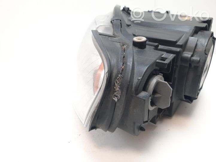 Audi A4 S4 B7 8E 8H Lampa przednia 1305236054