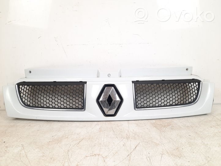 Renault Trafic II (X83) Grille calandre supérieure de pare-chocs avant 