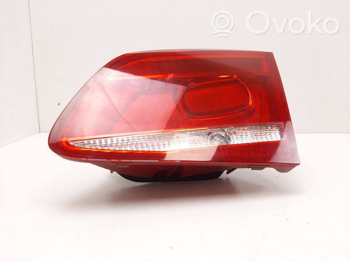 Volkswagen PASSAT B7 Lampy tylnej klapy bagażnika 3AE945094J