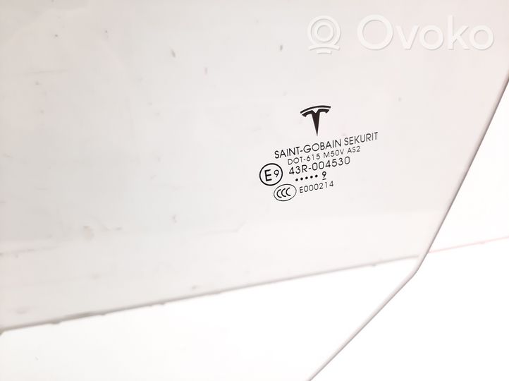 Tesla Model 3 Основное стекло передних дверей (четырехдверного автомобиля) 43R004530