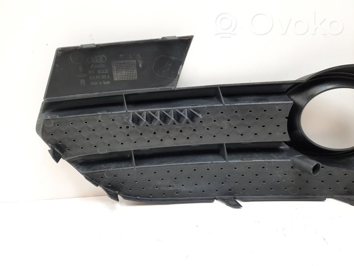 Audi Q3 8U Etusumuvalon ritilä 8U0807682A