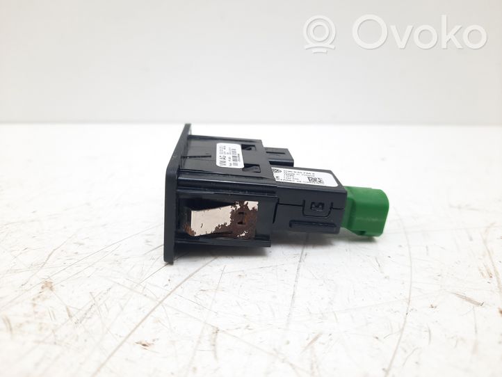 Volkswagen Crafter Connettore plug in USB 5G0035222E