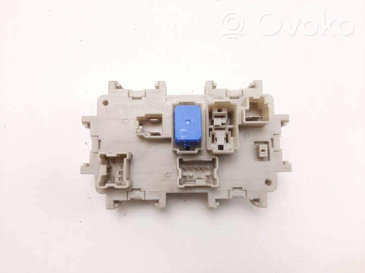 Nissan Navara D40 Fuse module 1052918