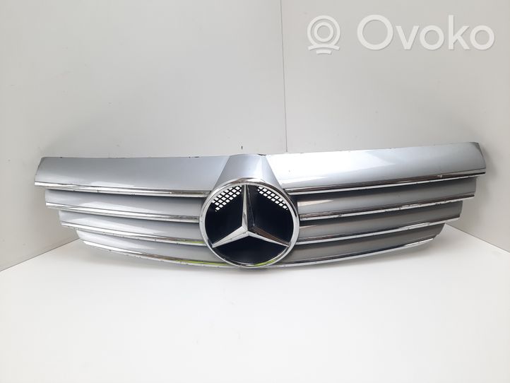 Mercedes-Benz CLK A209 C209 Передняя решётка A2098880052