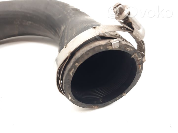 Volkswagen Caddy Tube d'admission de tuyau de refroidisseur intermédiaire 1K0145834A