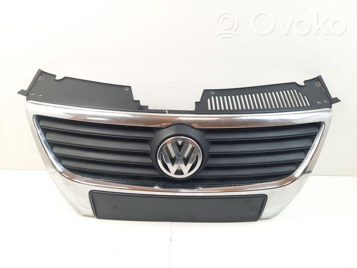 Volkswagen PASSAT B6 Etupuskurin ylempi jäähdytinsäleikkö 3C0853651